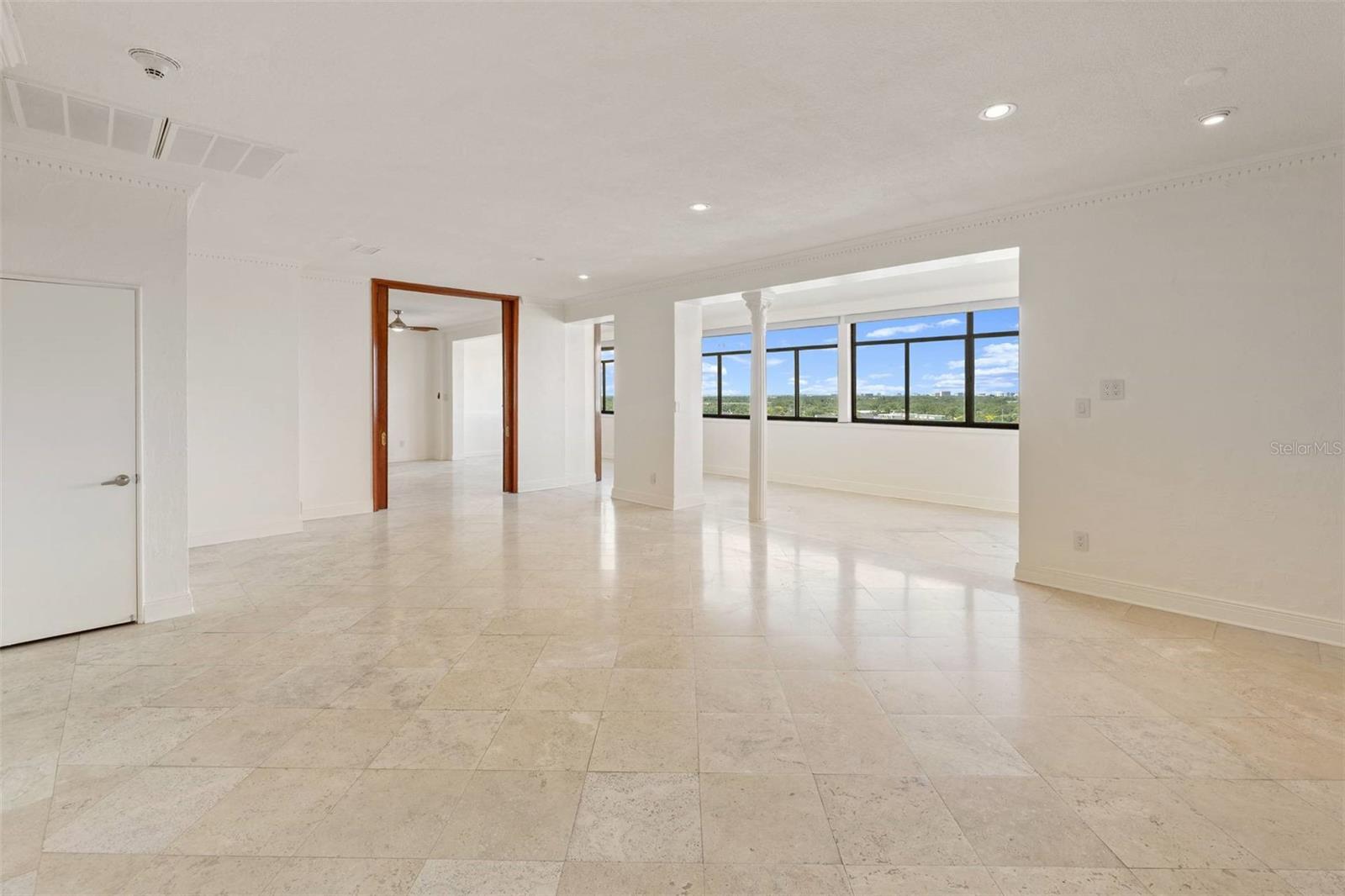 Image 15 of 23 For 2109 Bayshore Boulevard 1006