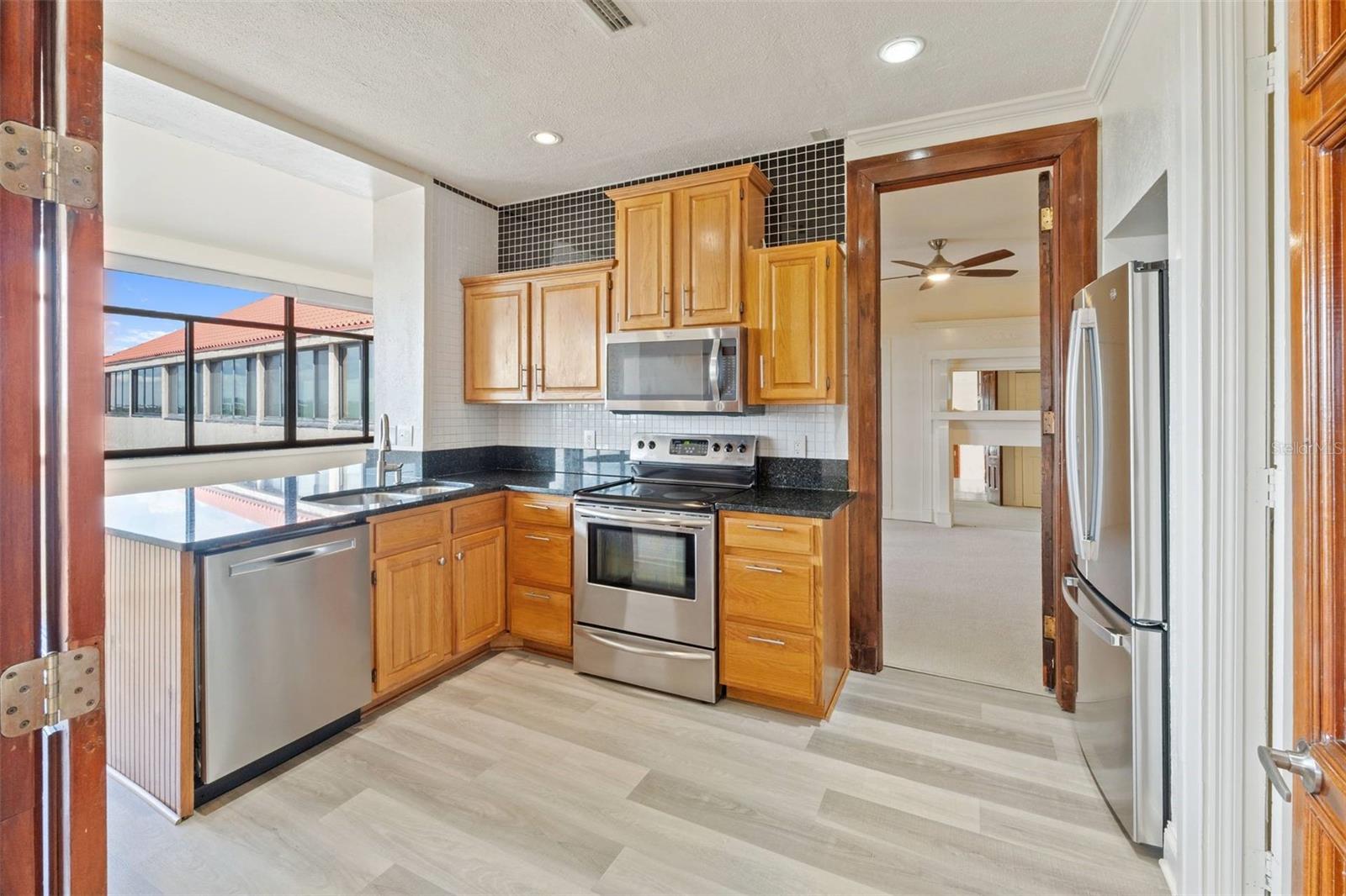Image 5 of 23 For 2109 Bayshore Boulevard 1006