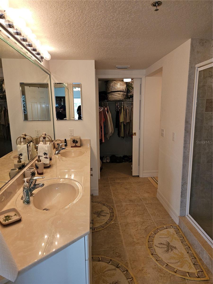 Image 34 of 50 For 5300 Atlantic Avenue 14-207