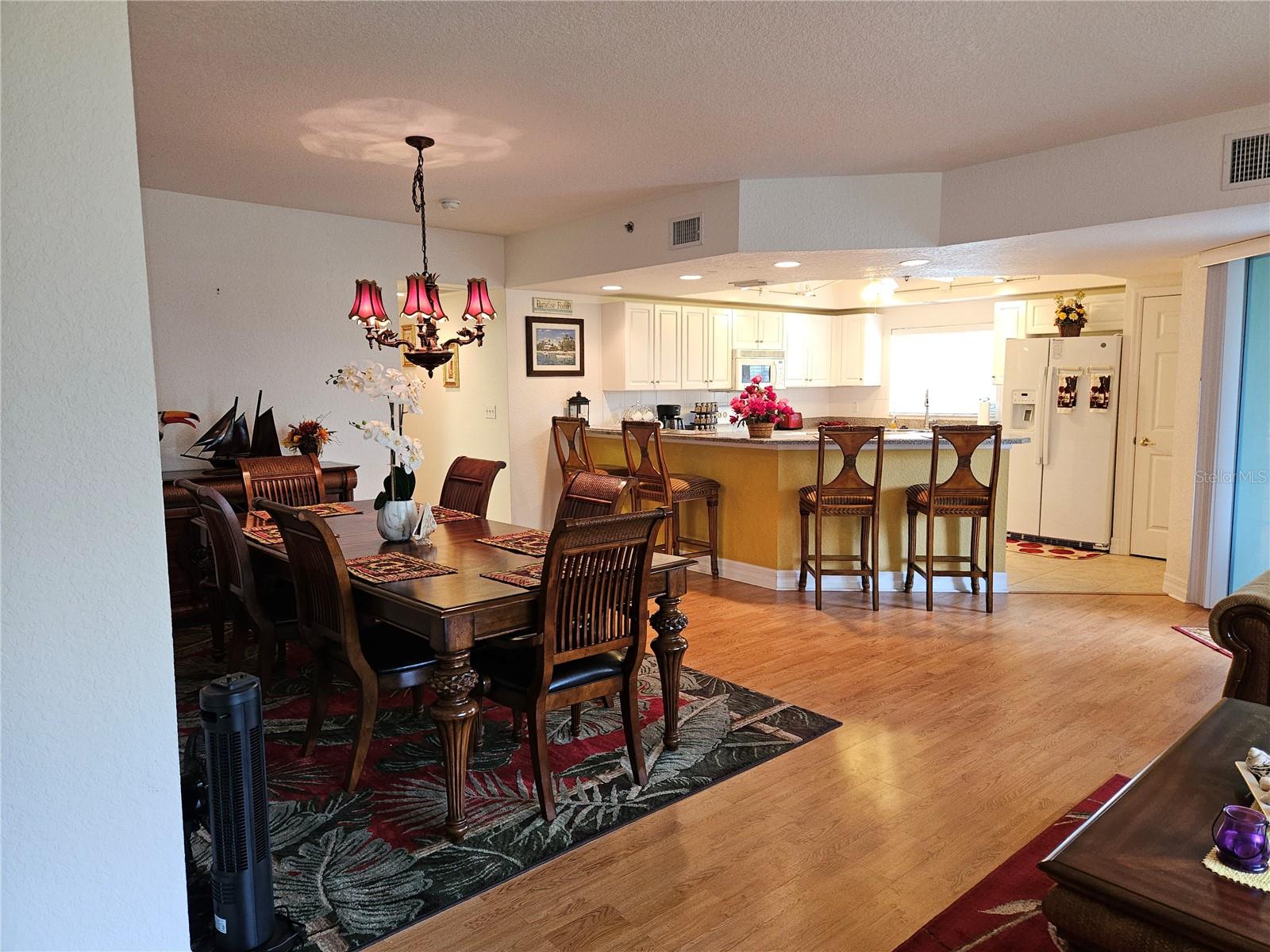 Image 9 of 50 For 5300 Atlantic Avenue 14-207
