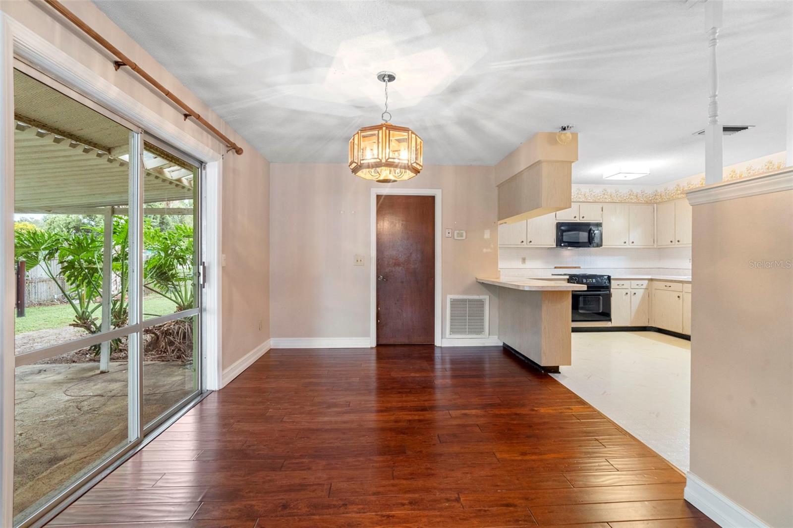 Image 10 of 39 For 1806 Elsa Street