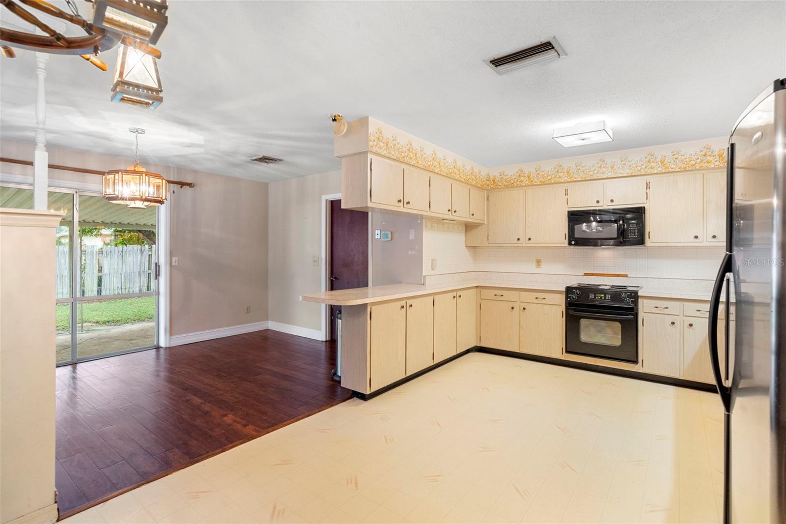 Image 17 of 39 For 1806 Elsa Street