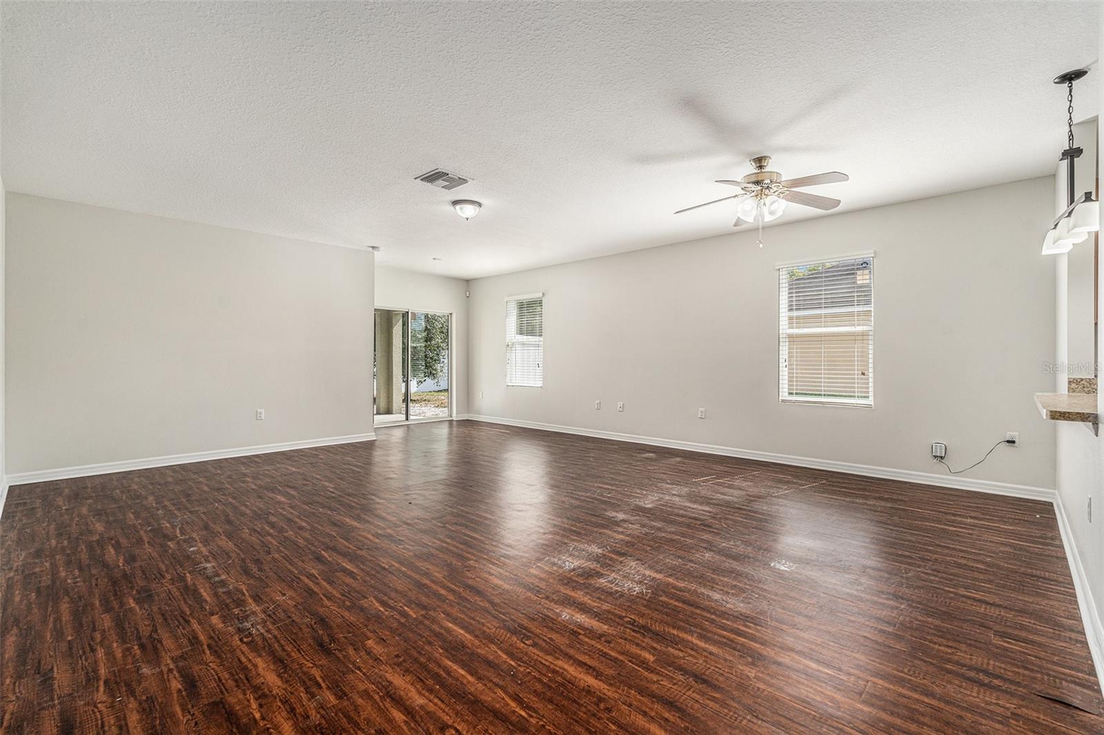 Listing photo id 8 for 3835 Windance Avenue