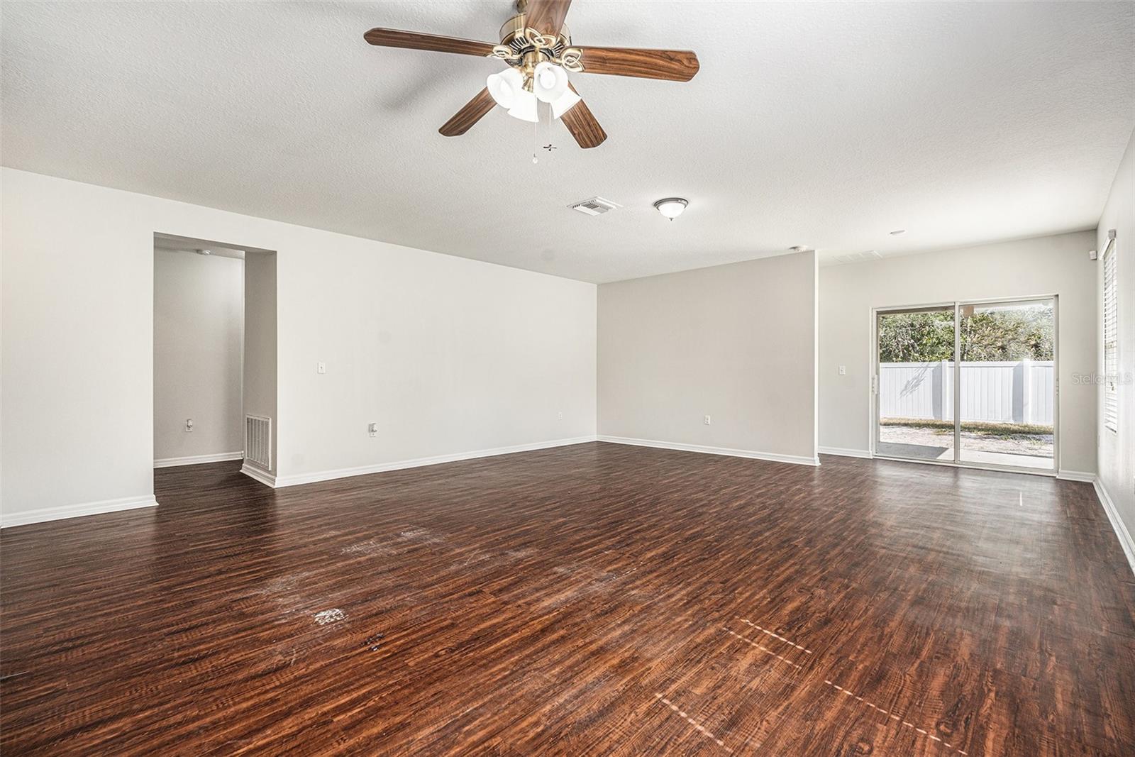 Listing photo id 9 for 3835 Windance Avenue