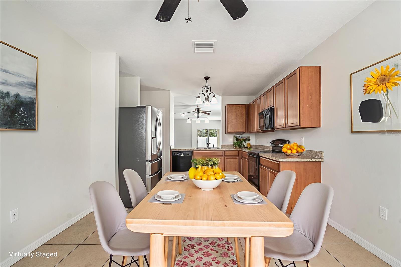 Listing photo id 10 for 3835 Windance Avenue