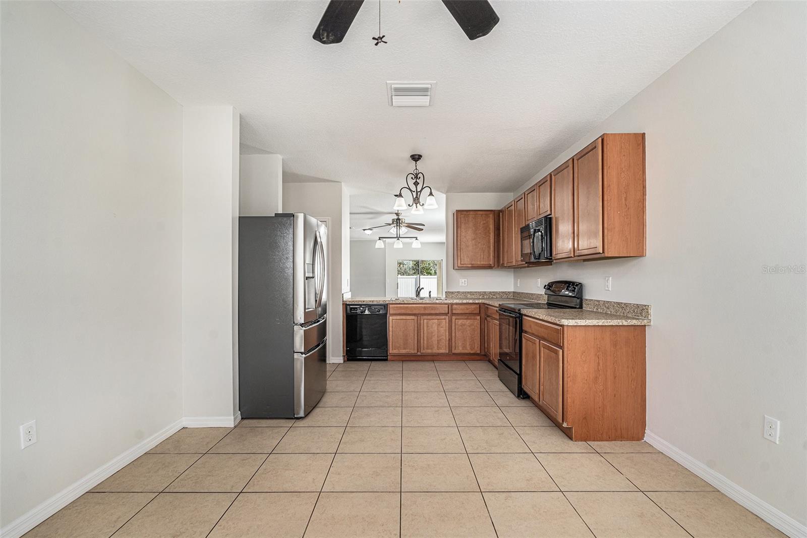 Listing photo id 11 for 3835 Windance Avenue