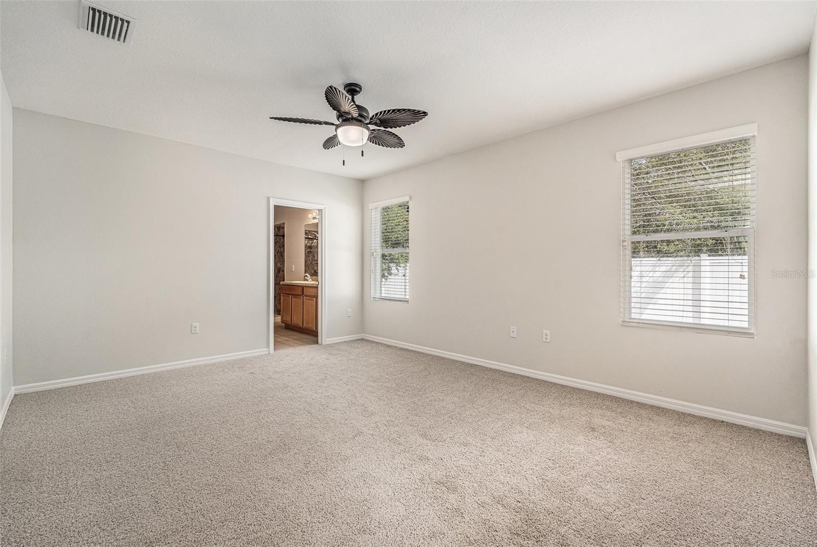 Listing photo id 16 for 3835 Windance Avenue