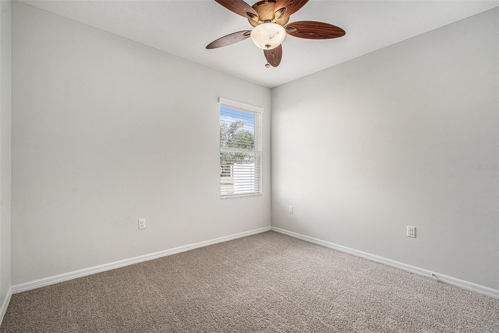 Listing photo id 20 for 3835 Windance Avenue