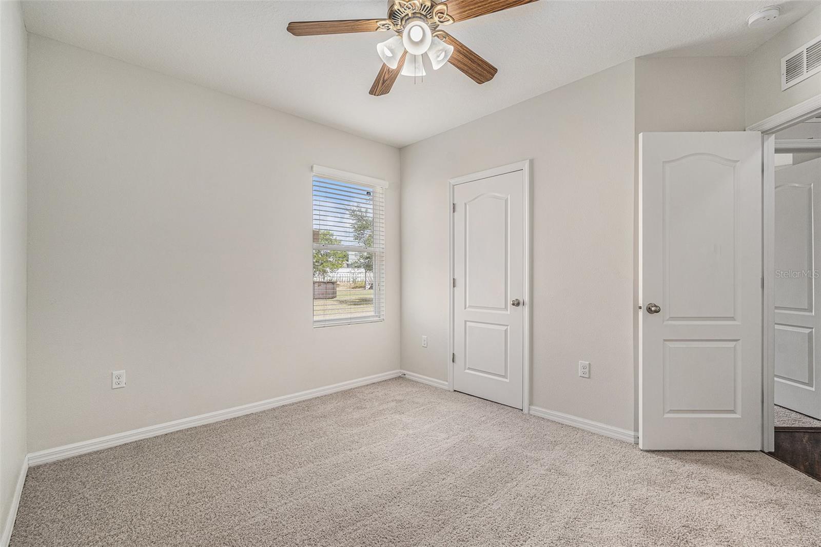 Listing photo id 22 for 3835 Windance Avenue