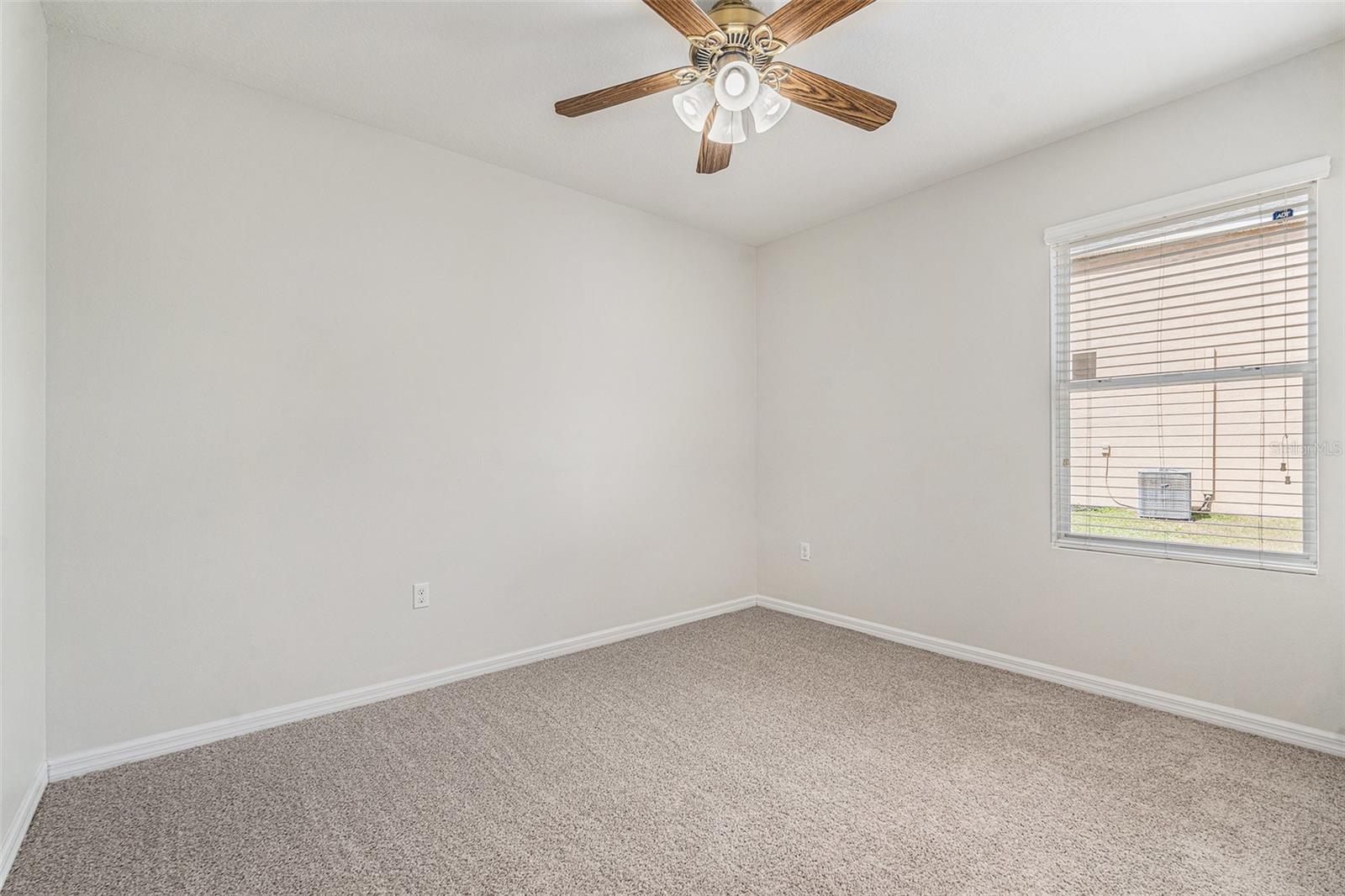 Listing photo id 23 for 3835 Windance Avenue