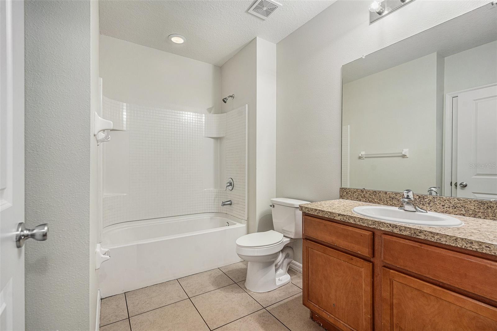 Listing photo id 24 for 3835 Windance Avenue