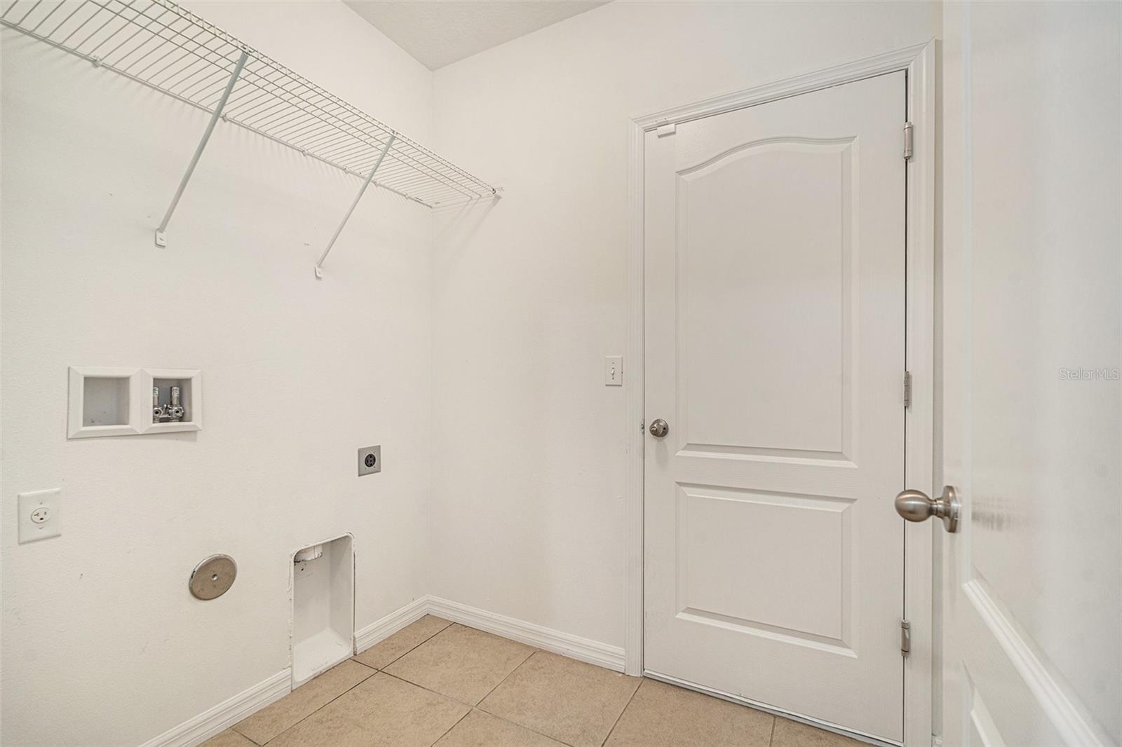 Listing photo id 25 for 3835 Windance Avenue