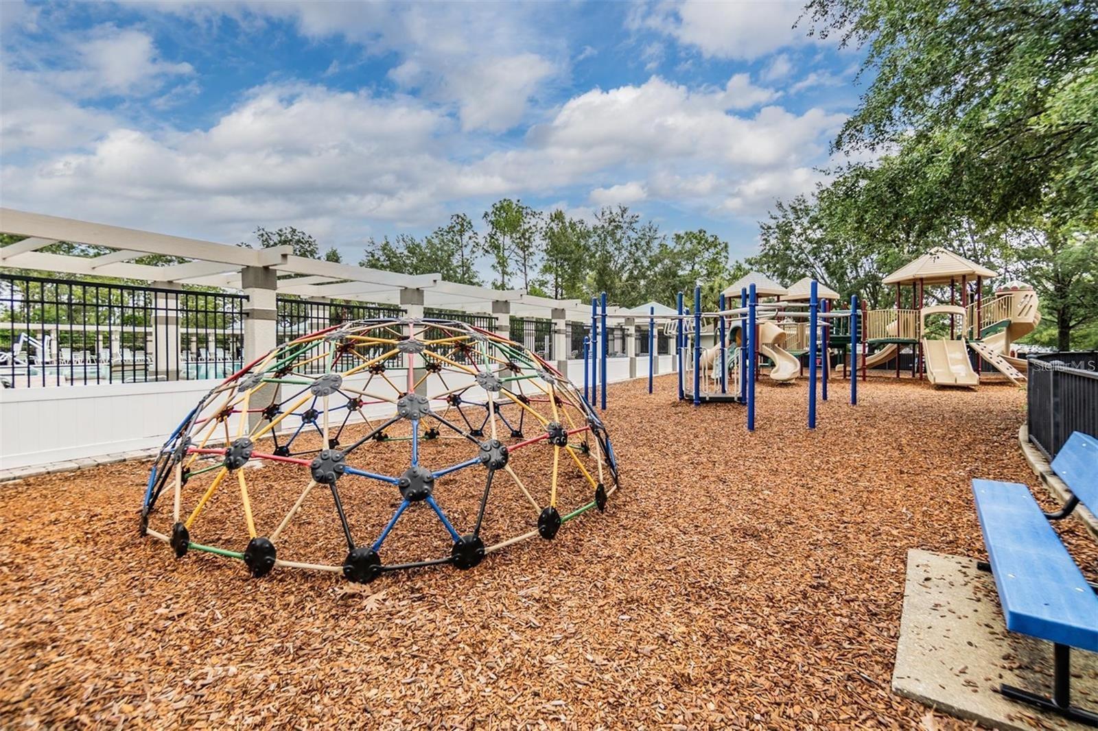 Listing photo id 35 for 3835 Windance Avenue