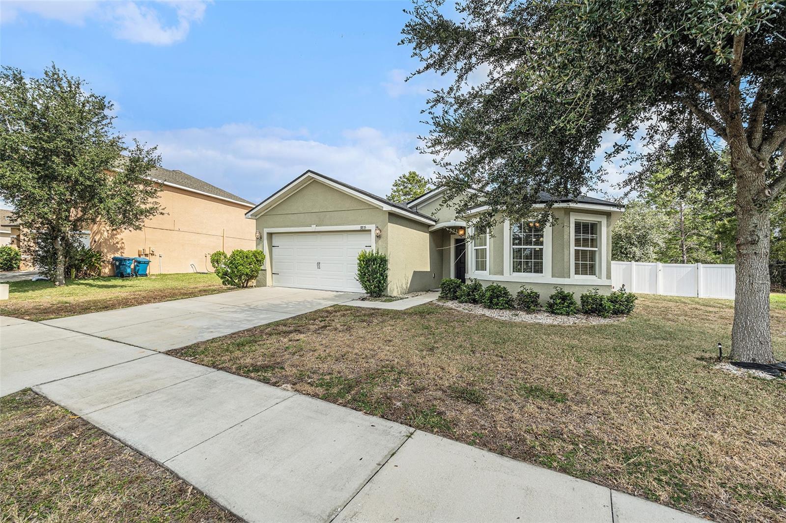 Listing photo id 2 for 3835 Windance Avenue