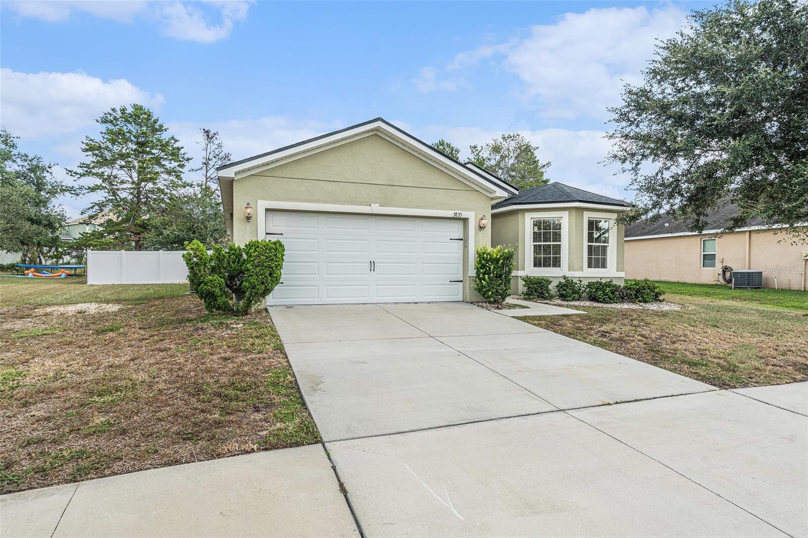 Listing photo id 3 for 3835 Windance Avenue