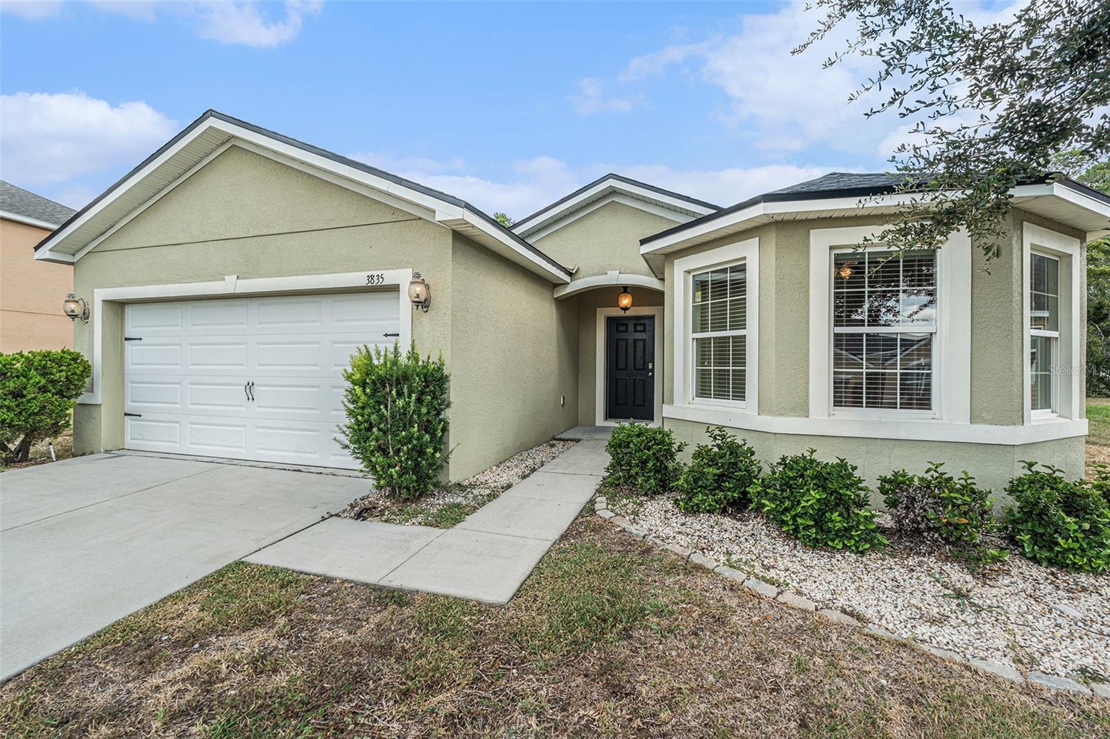 Listing photo id 4 for 3835 Windance Avenue