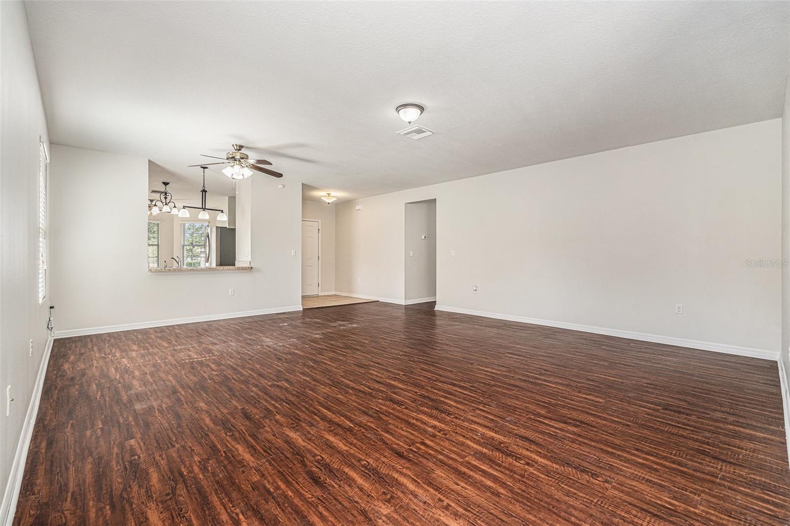 Listing photo id 6 for 3835 Windance Avenue