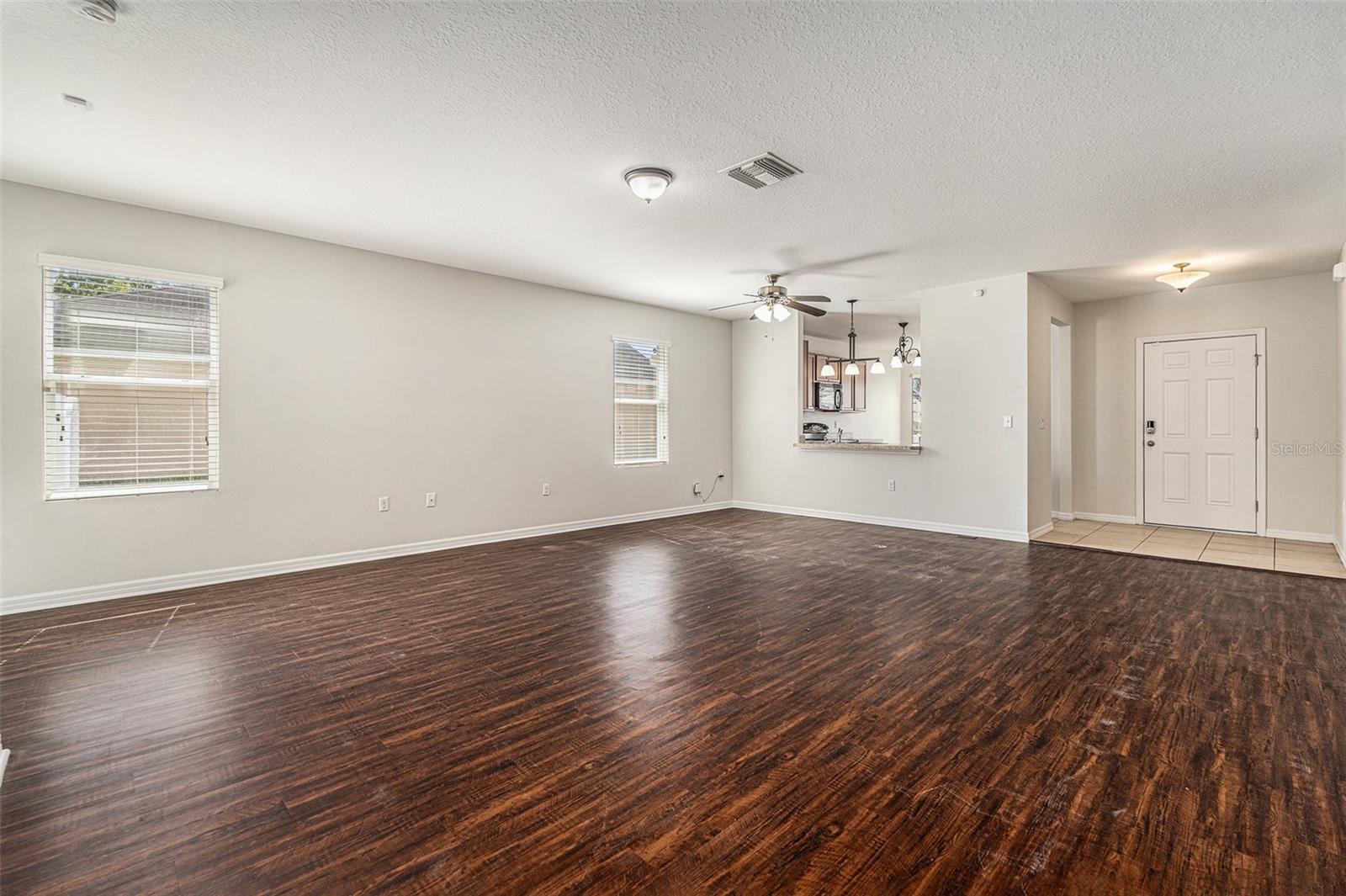 Listing photo id 7 for 3835 Windance Avenue