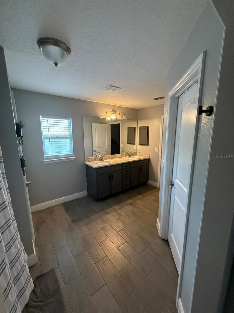 Image 16 of 25 For 7720 Sloewood Drive