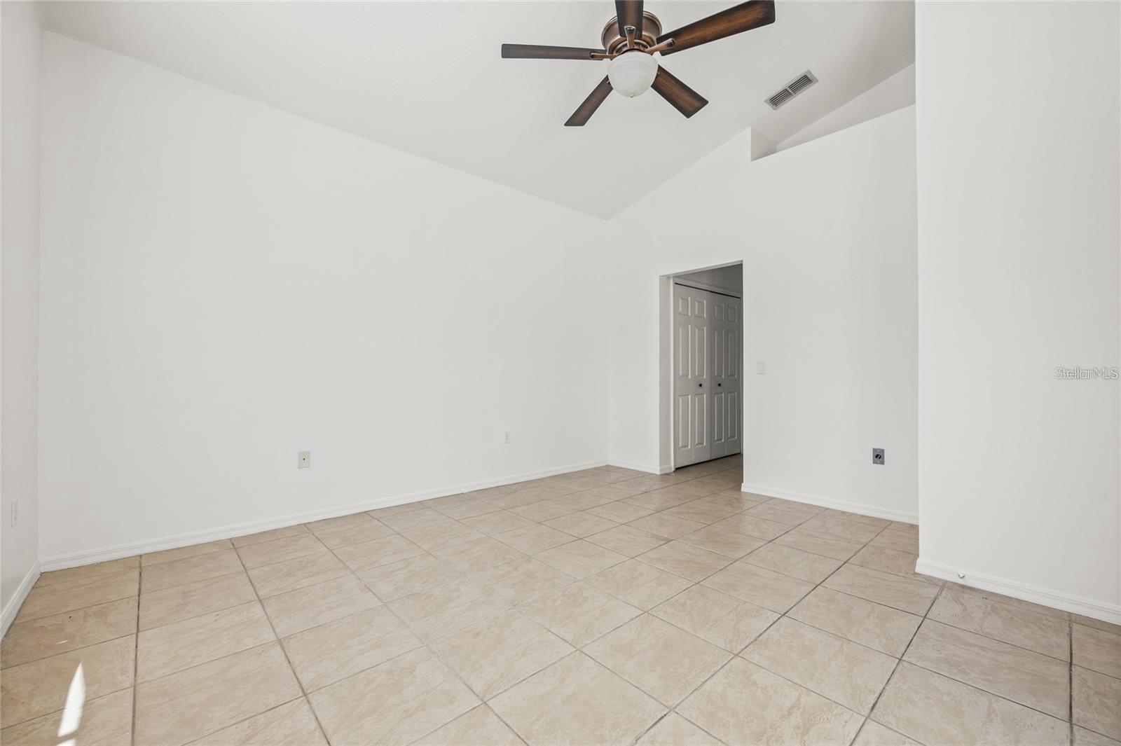 Image 21 of 44 For 520 Hollingshead Loop