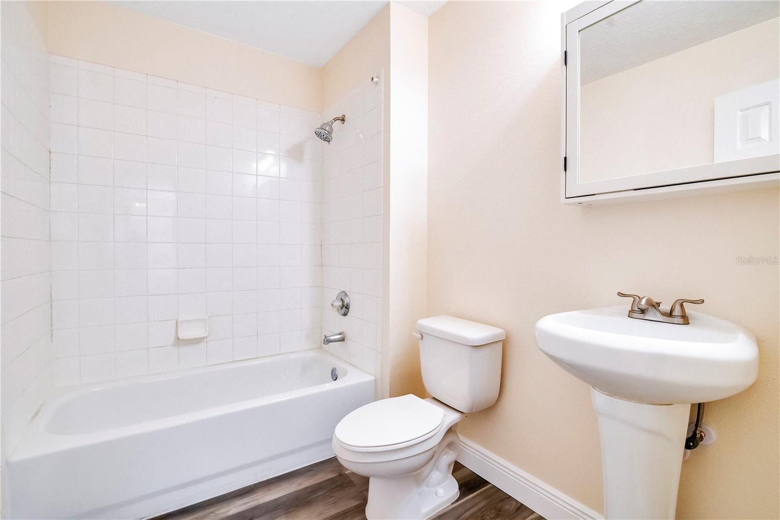 Image 41 of 50 For 145 Longview Avenue