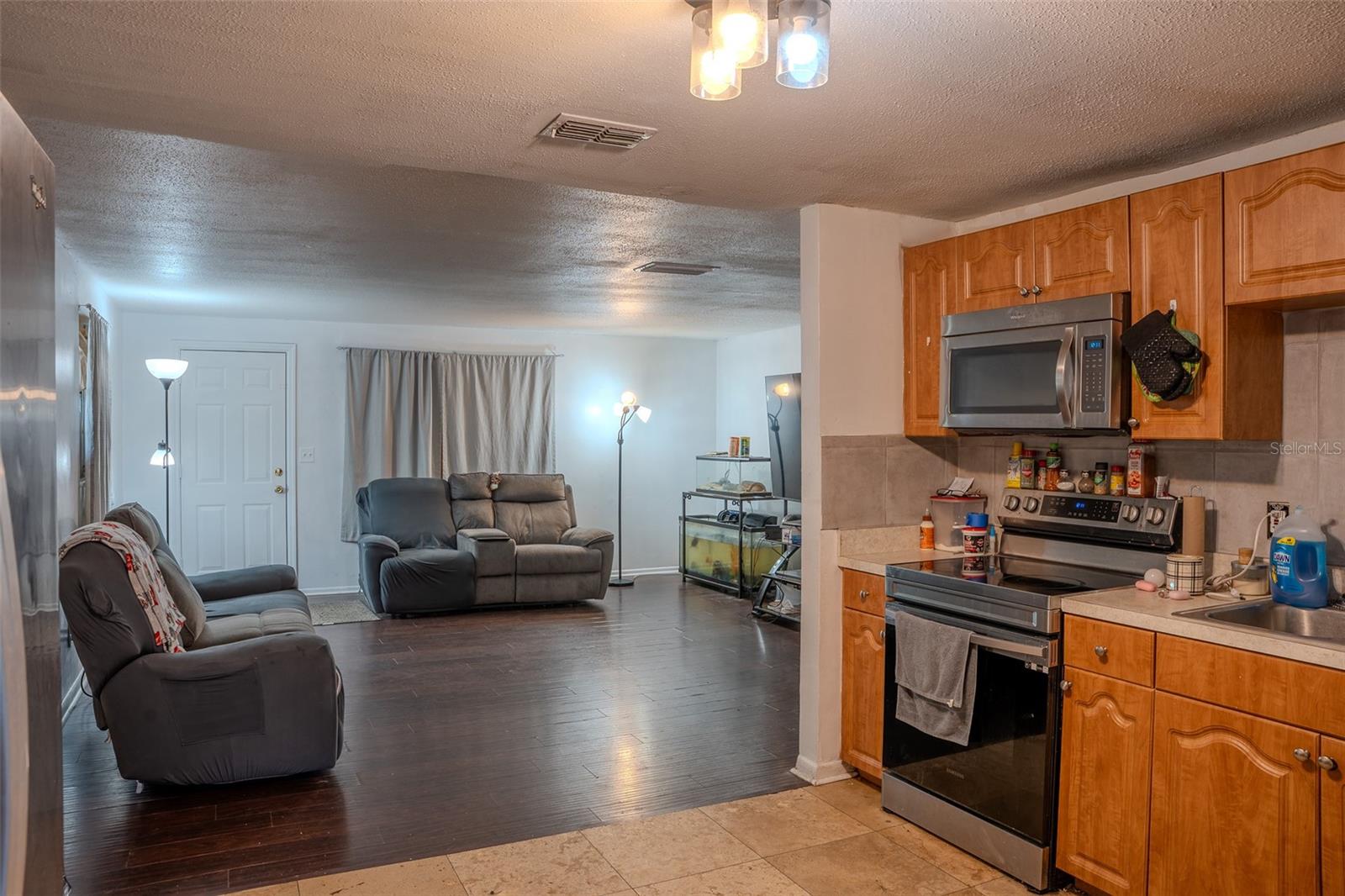 Image 7 of 23 For 4617 Seneca Avenue