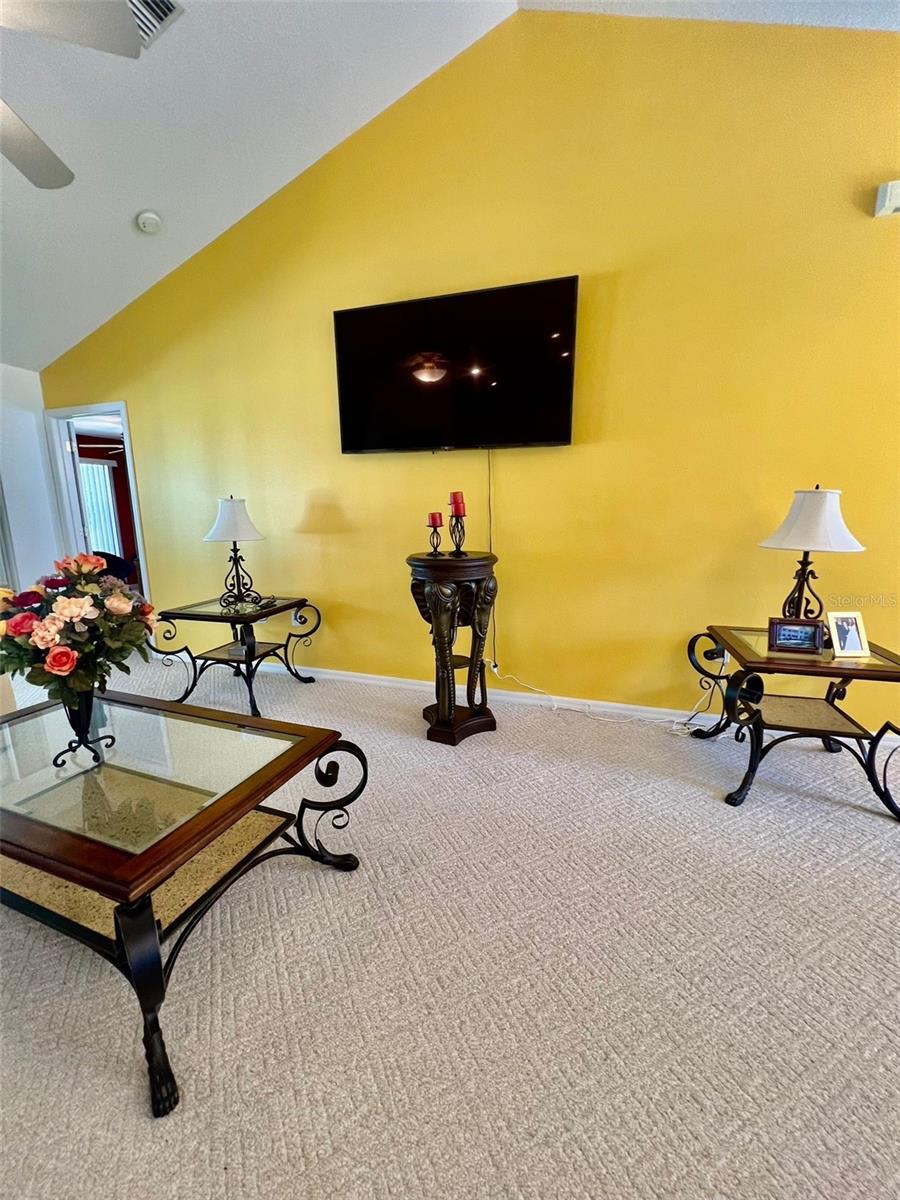 Listing photo id 8 for 9998 Langdon Road
