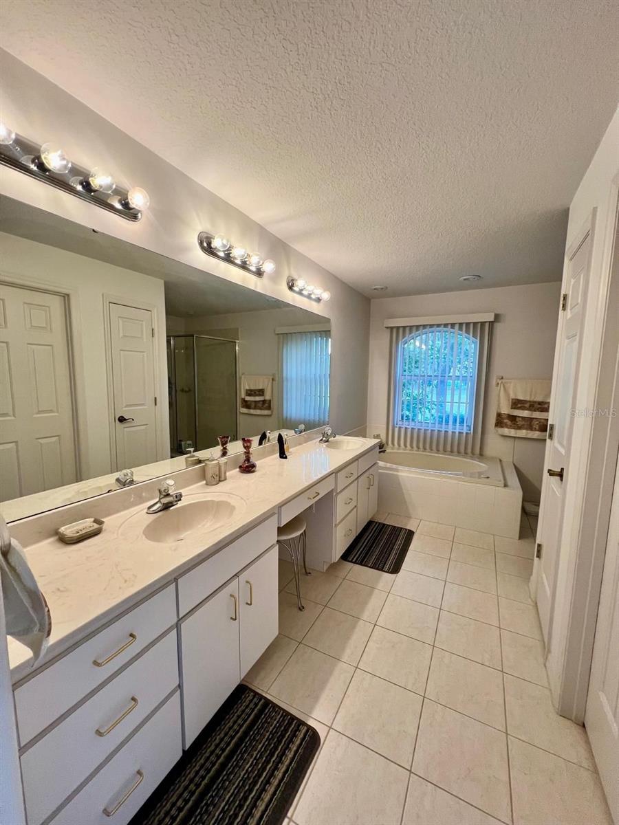 Listing photo id 15 for 9998 Langdon Road
