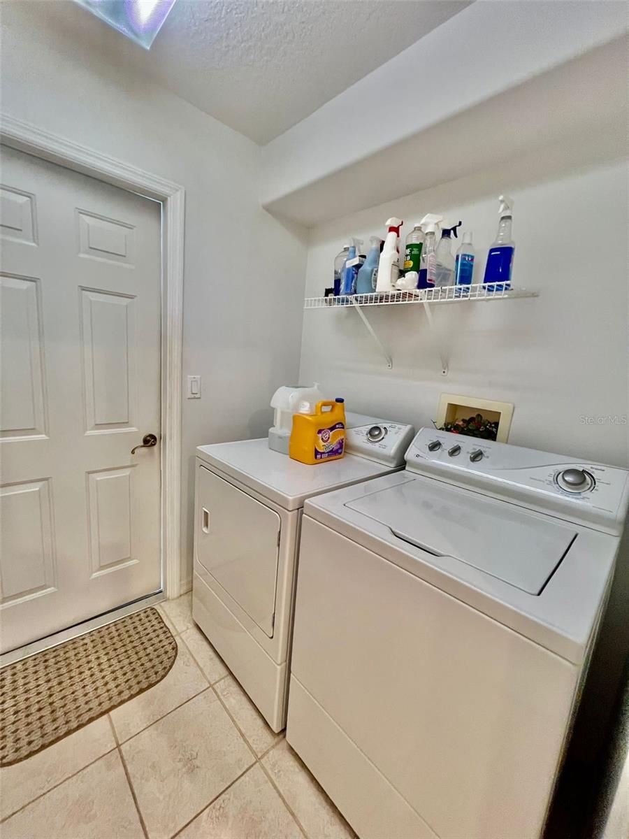 Listing photo id 24 for 9998 Langdon Road