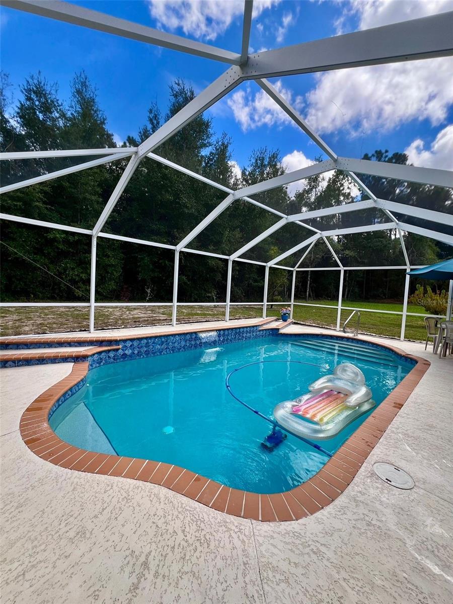 Listing photo id 25 for 9998 Langdon Road