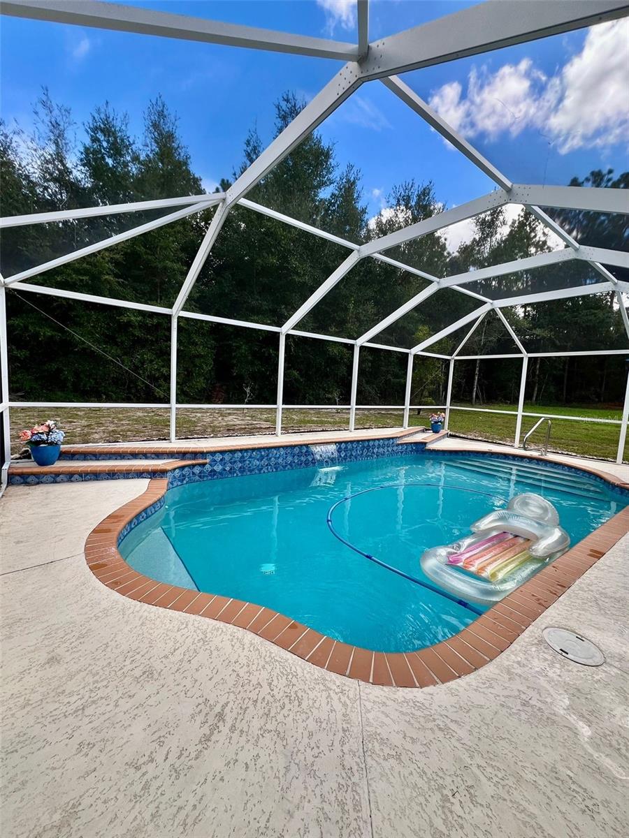 Listing photo id 1 for 9998 Langdon Road