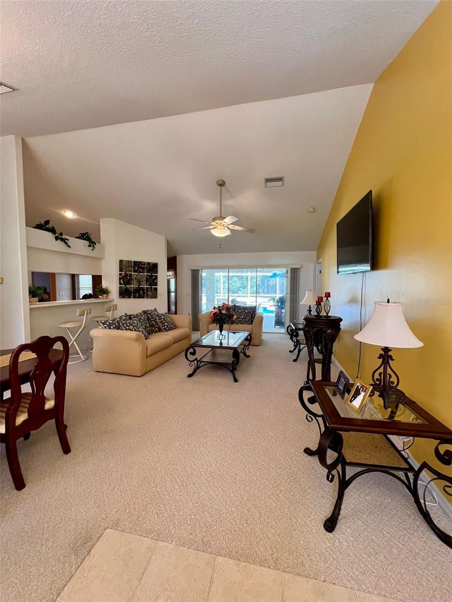 Listing photo id 5 for 9998 Langdon Road