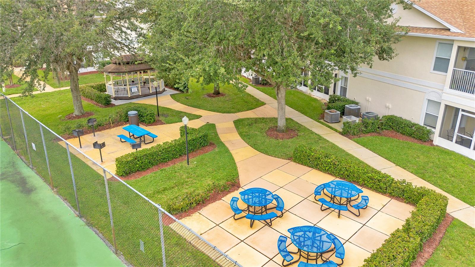 Image 20 of 22 For 3200 Queen Palms Court