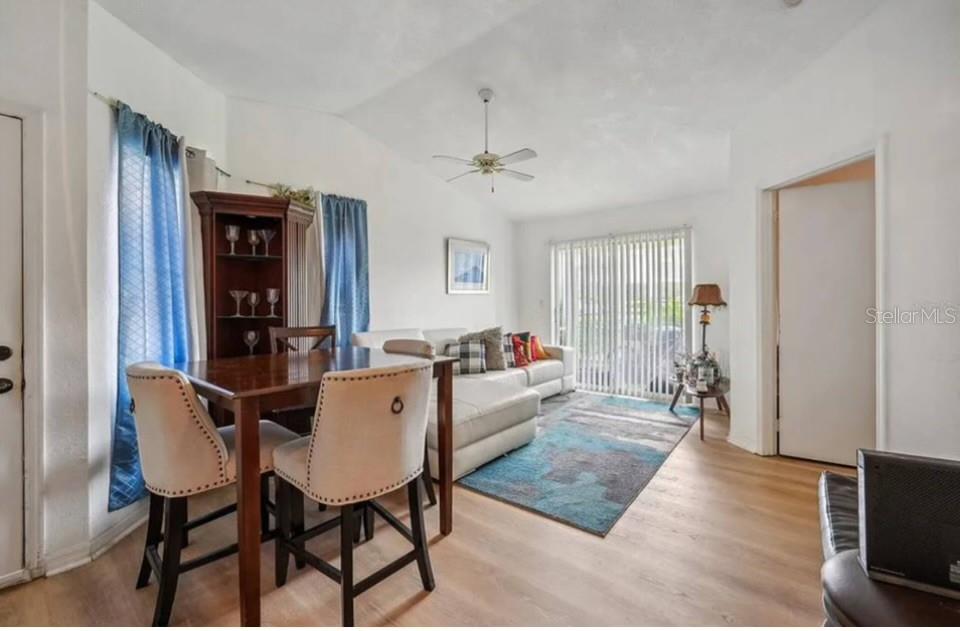 Image 3 of 22 For 3200 Queen Palms Court