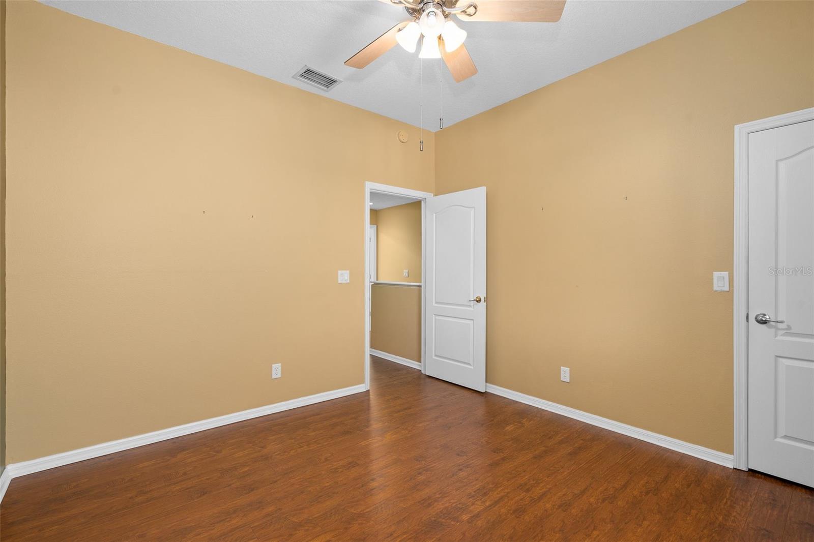 Image 21 of 34 For 13436 Fountainbleau Drive 2-5