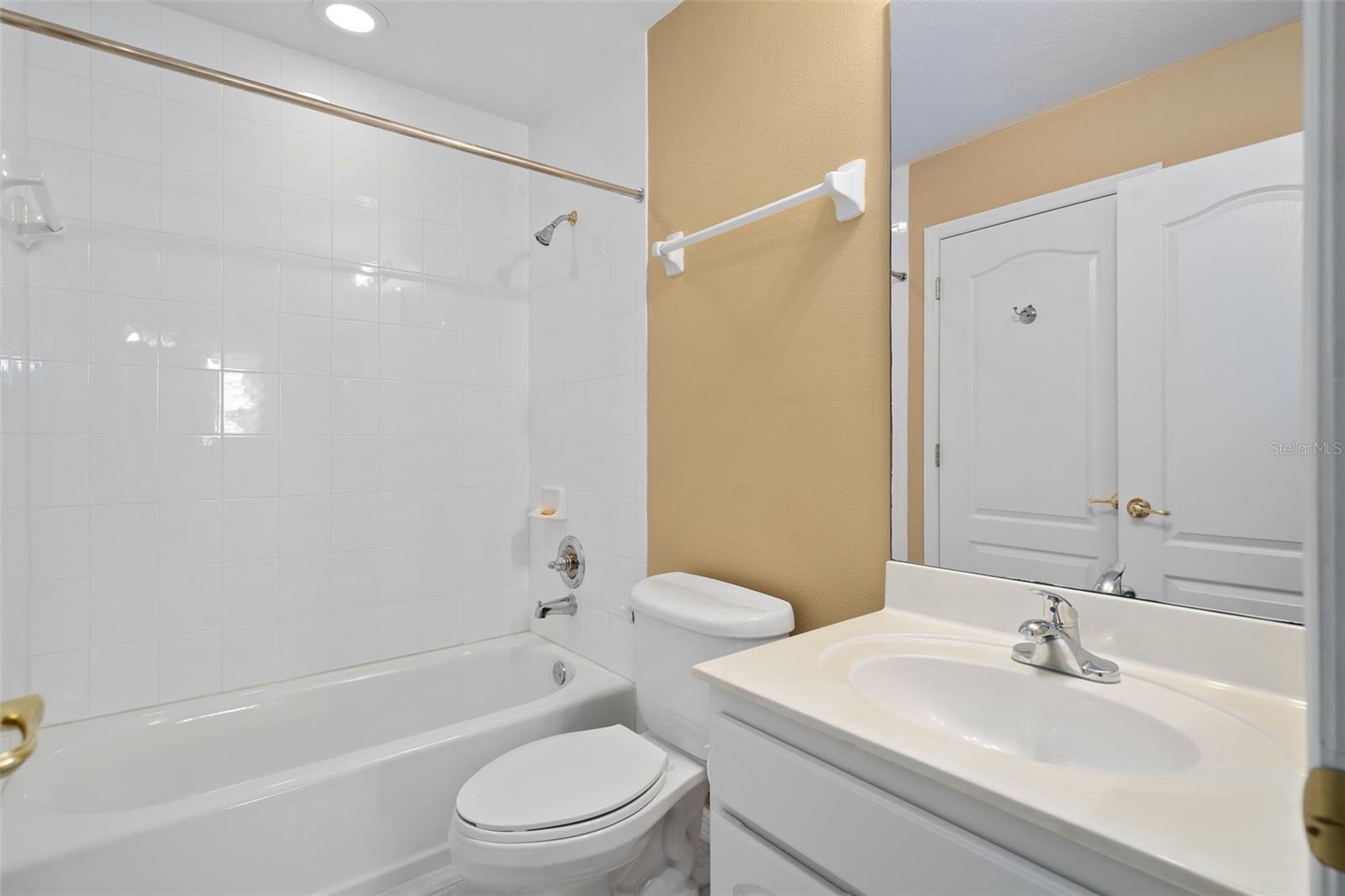 Image 27 of 34 For 13436 Fountainbleau Drive 2-5