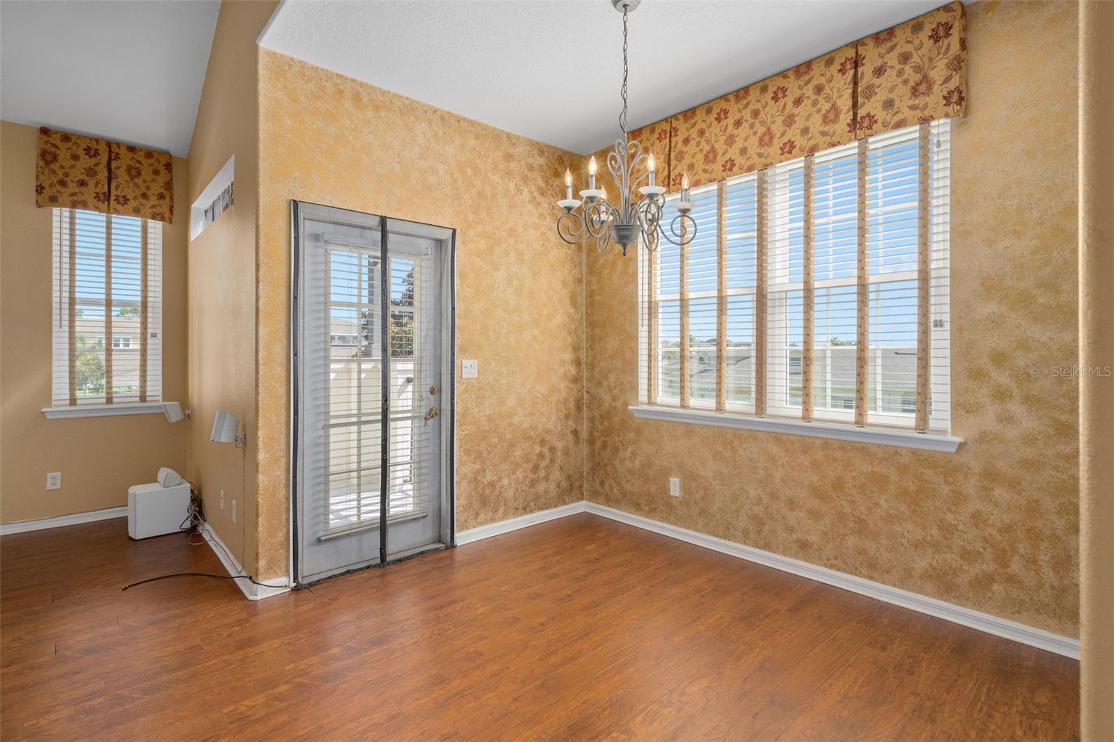 Image 6 of 34 For 13436 Fountainbleau Drive 2-5