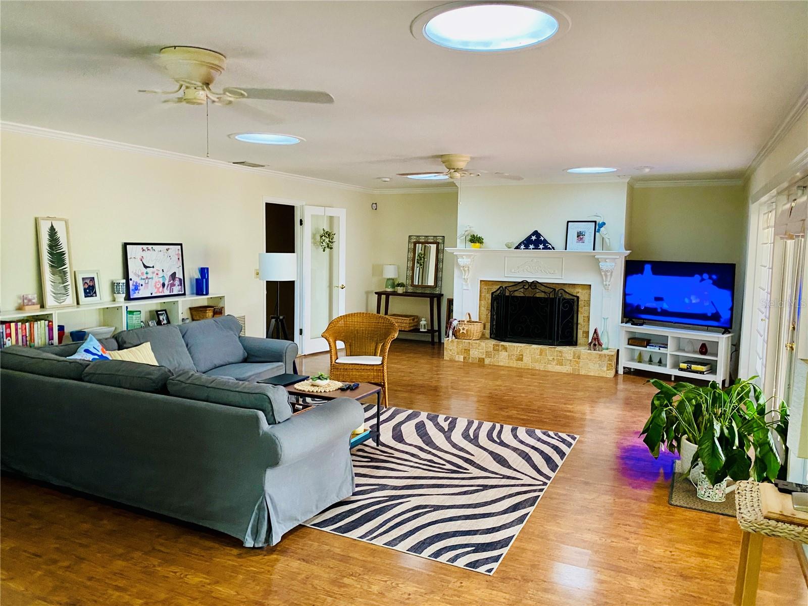 Image 4 of 28 For 1449 Errol Parkway