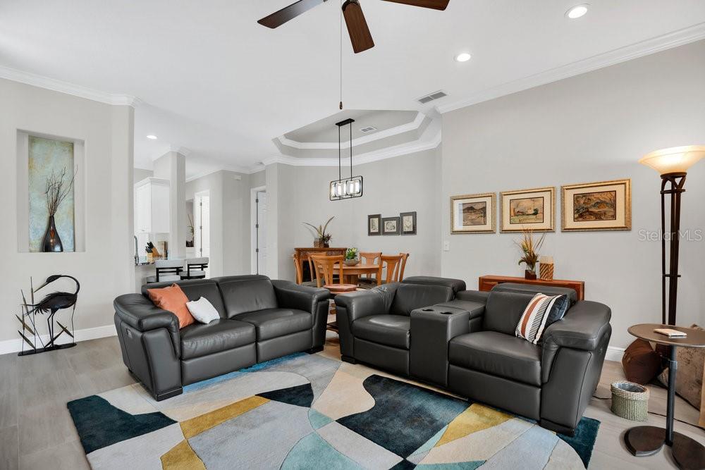 Image 8 of 33 For 218 Lamonte Pointe Court