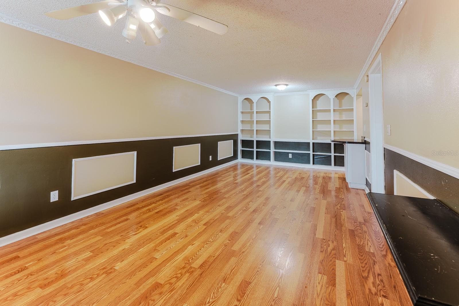Image 4 of 11 For 4307 Michigan Street 4307