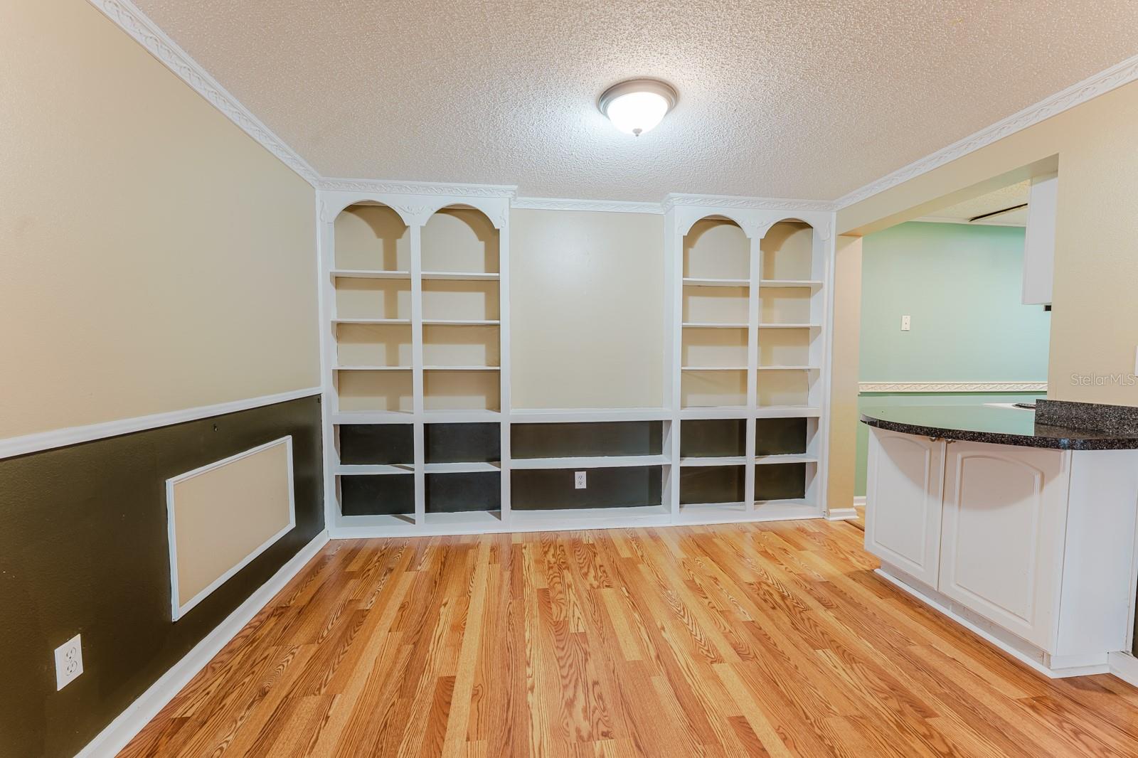 Image 6 of 11 For 4307 Michigan Street 4307