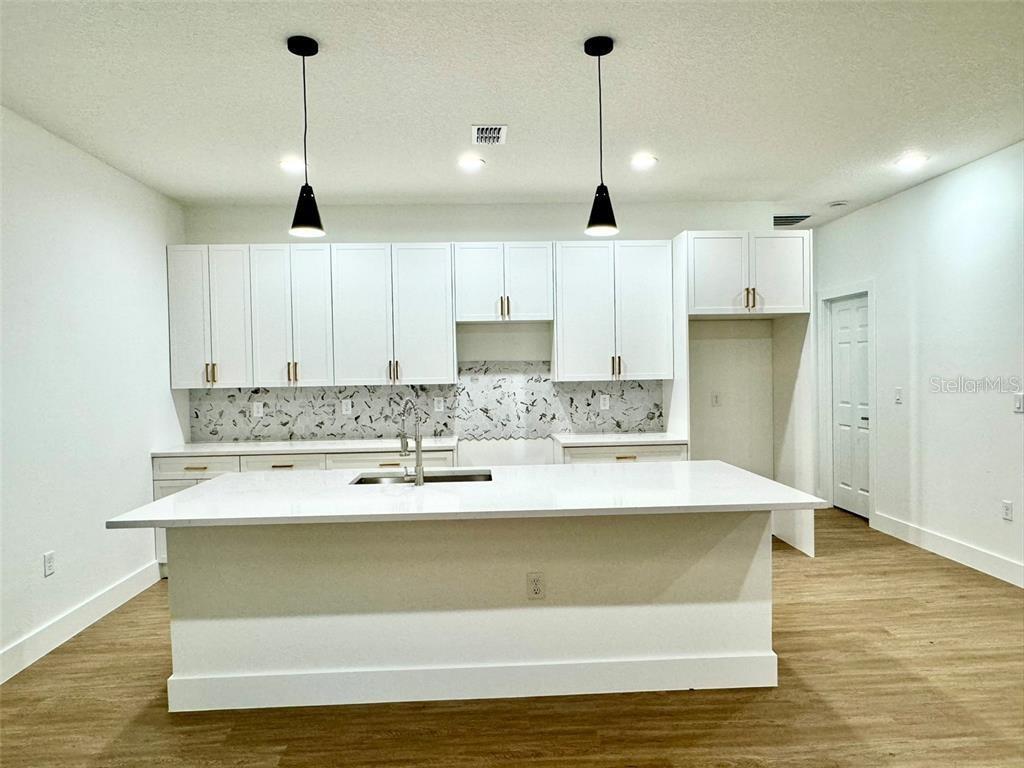 Image 3 of 12 For 6660 Glencoe Street