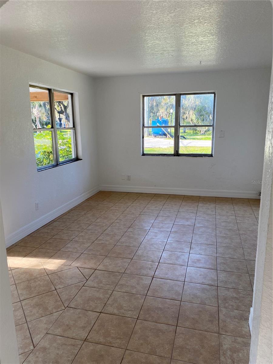 Image 3 of 7 For 701 Palmetto Avenue 705