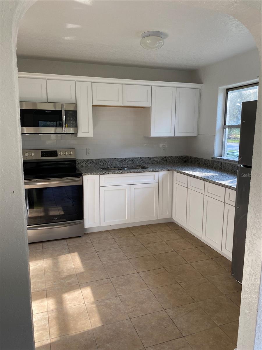 Image 5 of 7 For 701 Palmetto Avenue 705