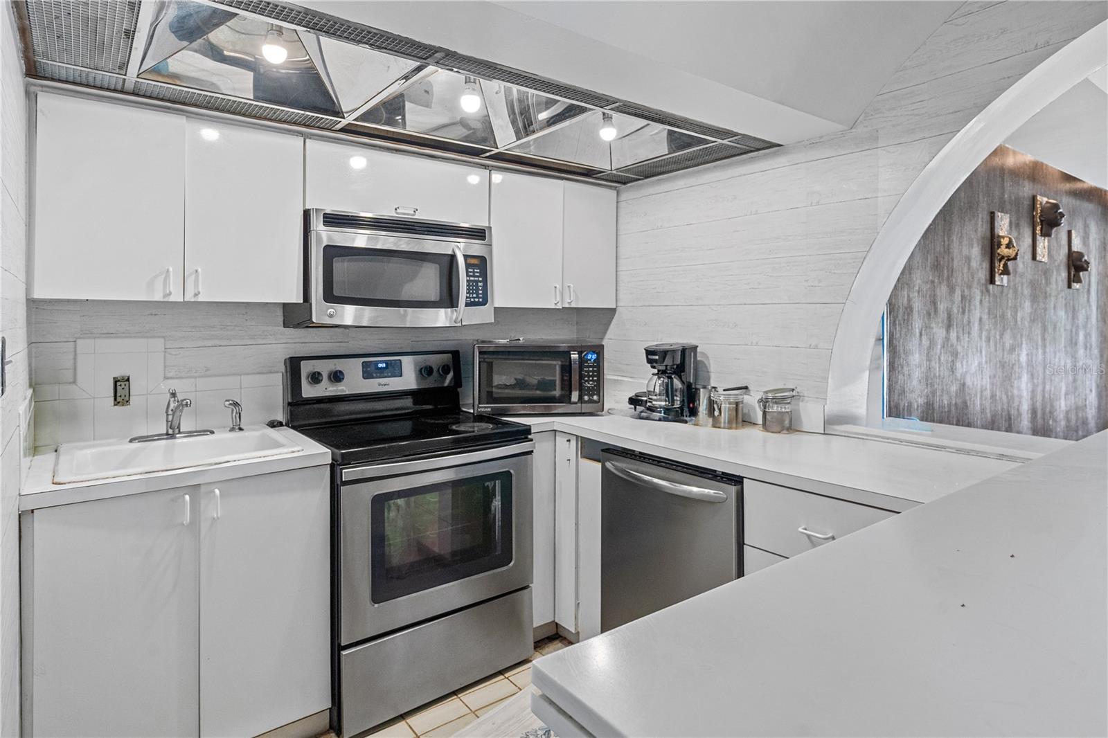 Image 18 of 27 For 812 Sweetwater Club Boulevard