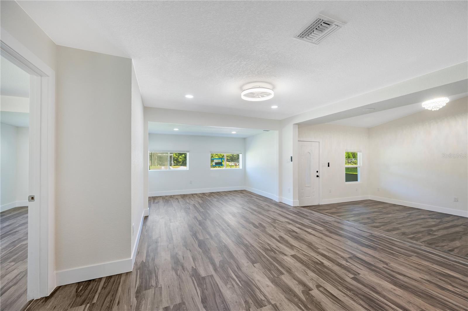 Image 11 of 26 For 2425 Tanglewood Street