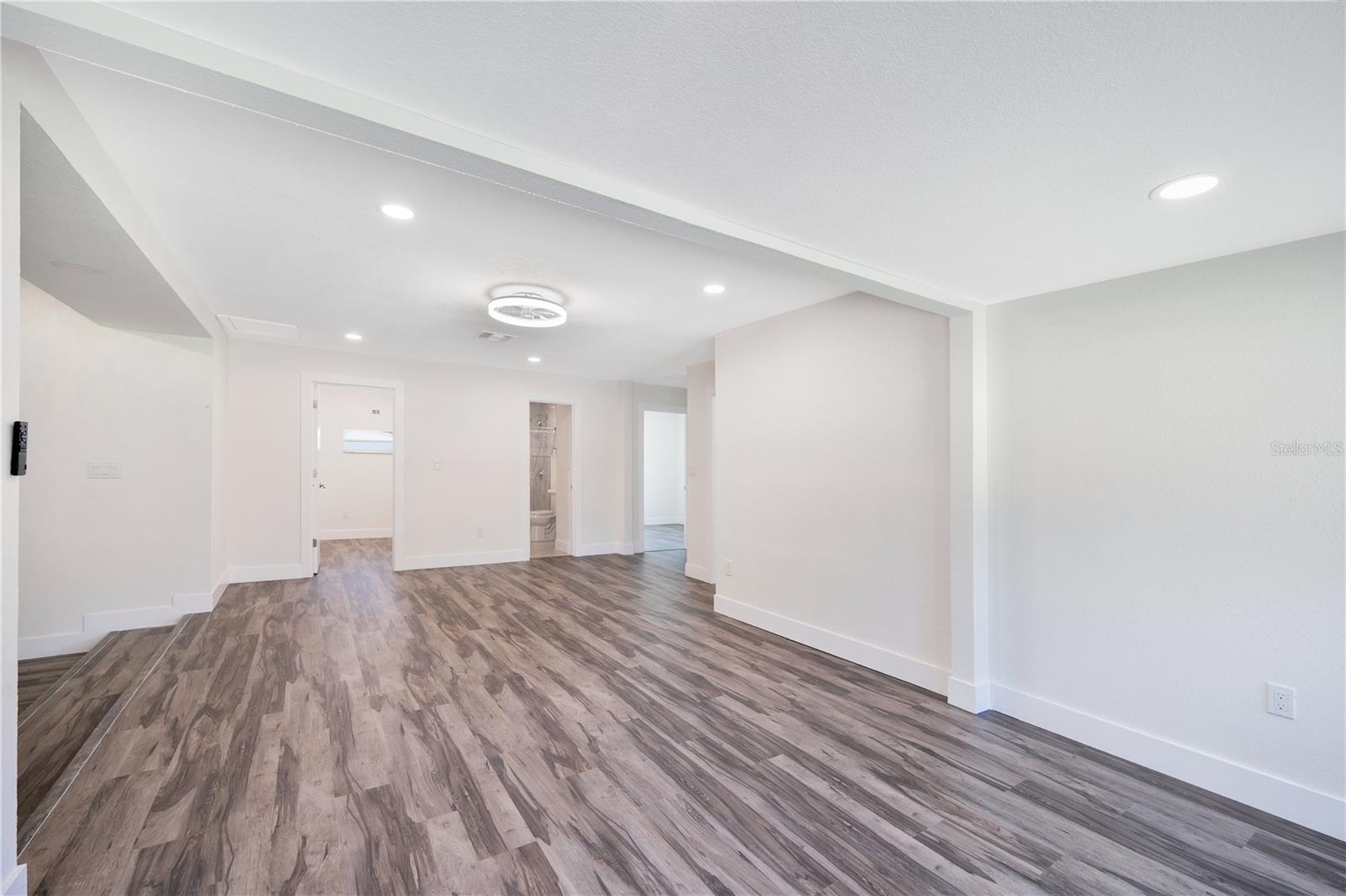 Image 12 of 26 For 2425 Tanglewood Street
