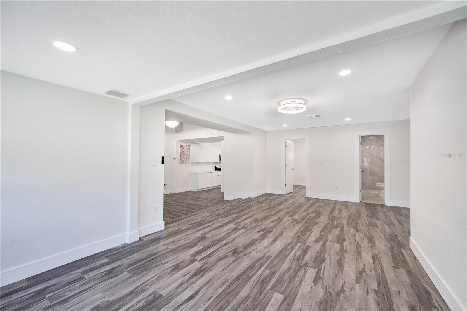 Image 13 of 26 For 2425 Tanglewood Street