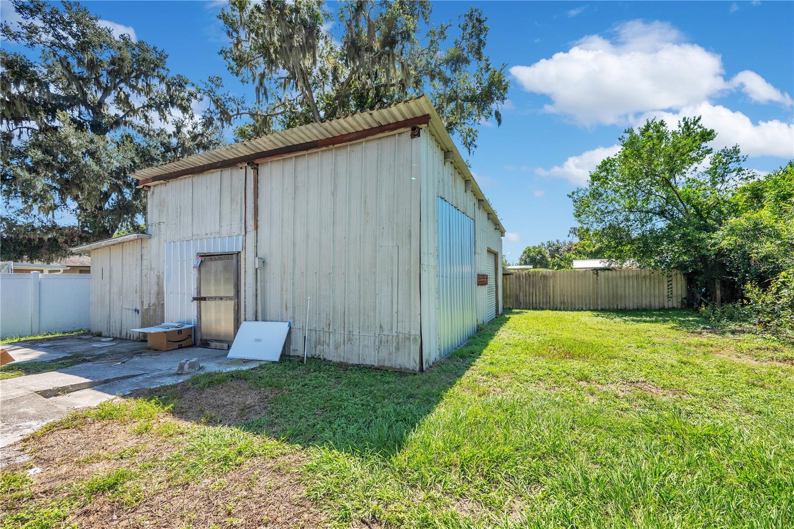Image 21 of 26 For 2425 Tanglewood Street