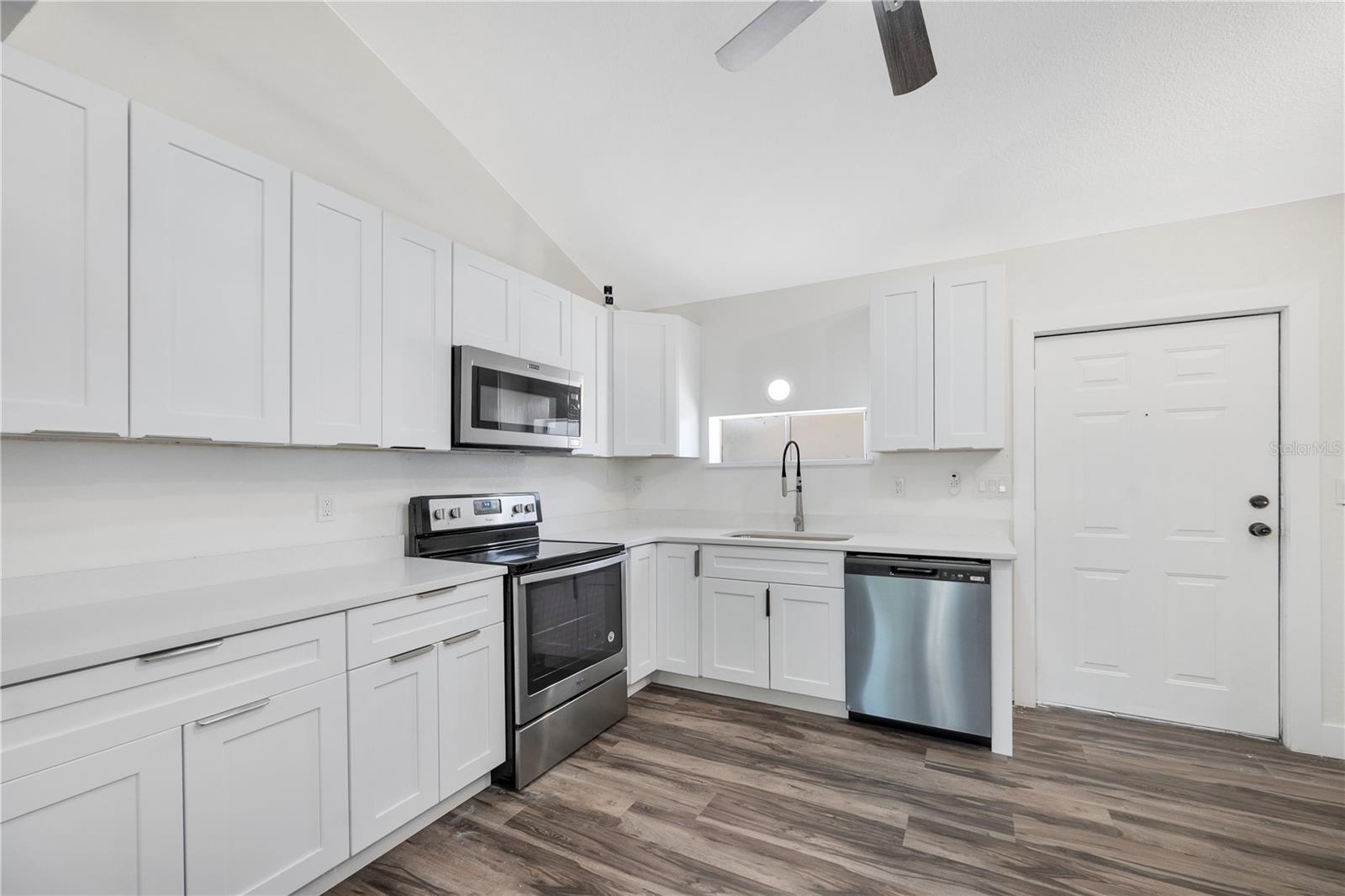 Image 8 of 26 For 2425 Tanglewood Street